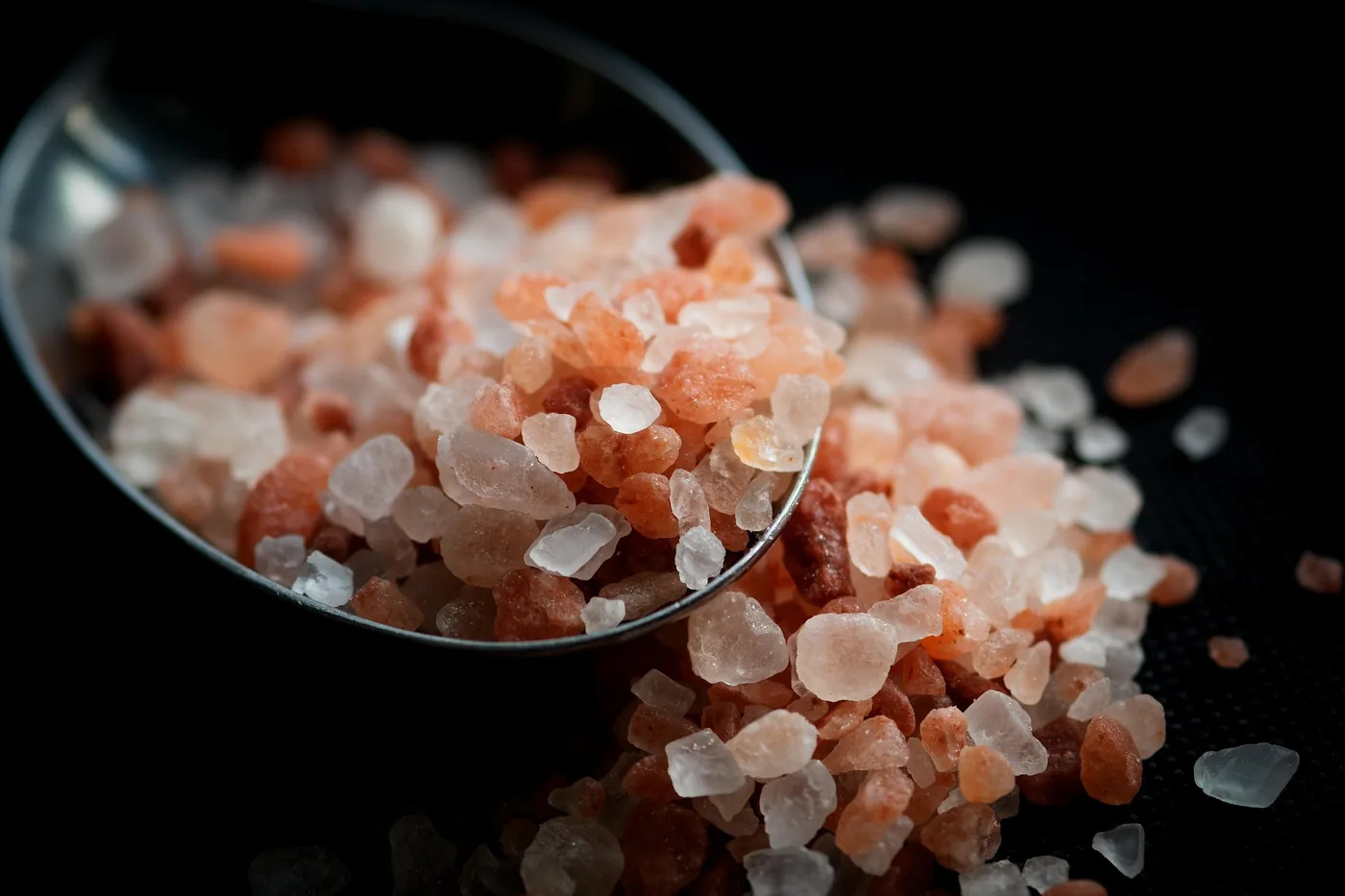 Himalaya pembe kaya tuzu kristalleri